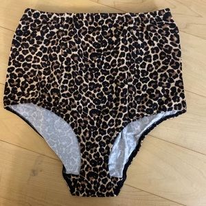 Cute High Waisted Leopard Bottoms